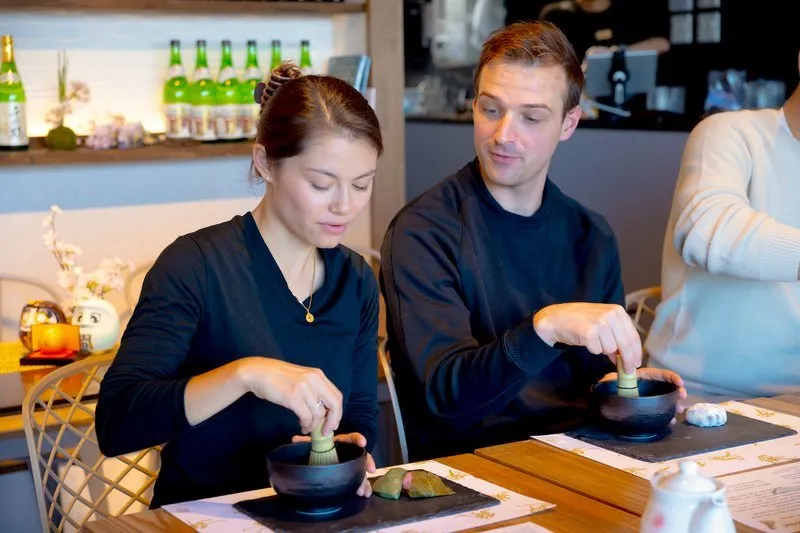 Matcha making class in action